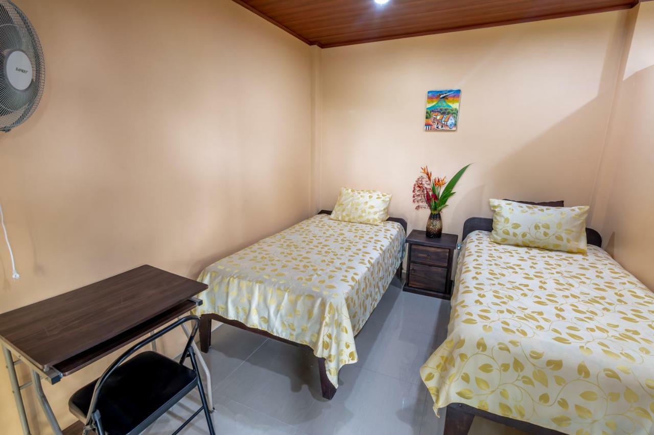 Aunty Arenal Lodge La Fortuna Exterior foto